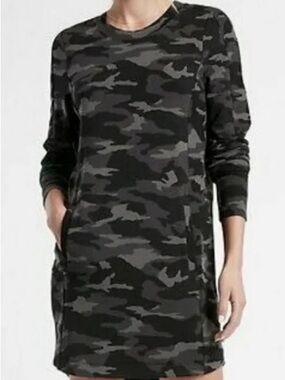 Athleta Black & Gray Camo Crewneck Sweatshirt